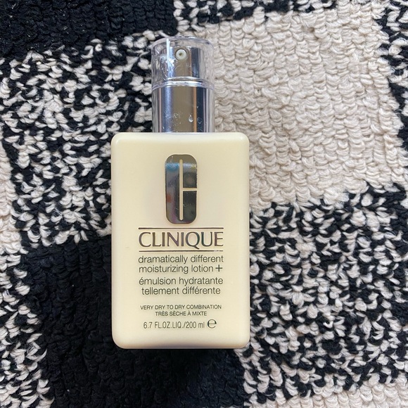 Clinique Dramatically Different Facial Lotion Plus - Picture 1 of 7